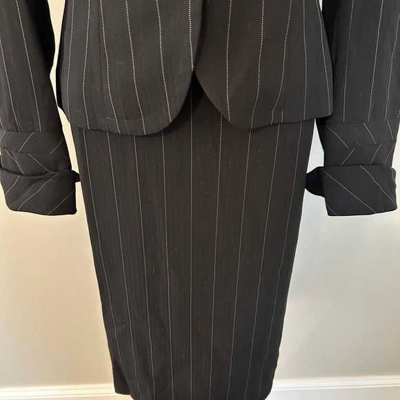 Bergamo Studio Suit - Picture 5 of 12